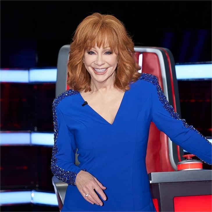 Does Reba Wear a Wig on the Voice