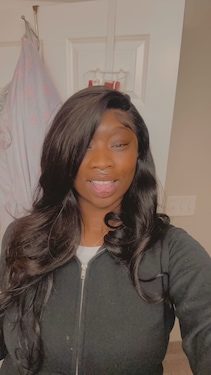 i love this wig i got the 26” 3D body wave n it gives so much life , the wig is also easy maintenance and easy to put on as i didn’t even use foundation on the wig 😩