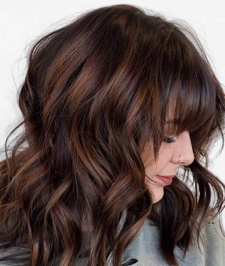 Feathered wavy hairstyle