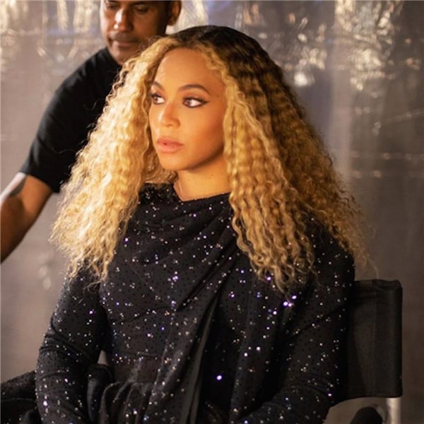 Beyoncé curly hair