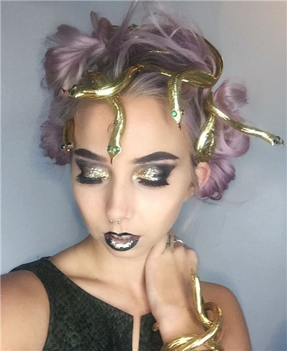This Medusa Halloween hairstyle