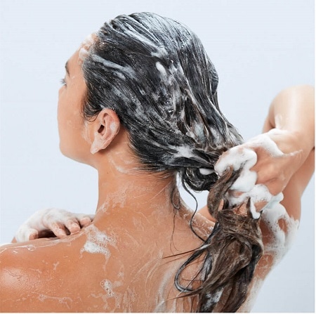apply-shampoo-to-hair
