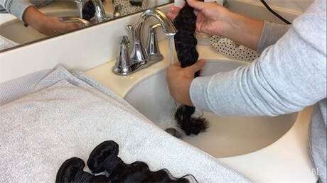 wash-the-hair-weaves